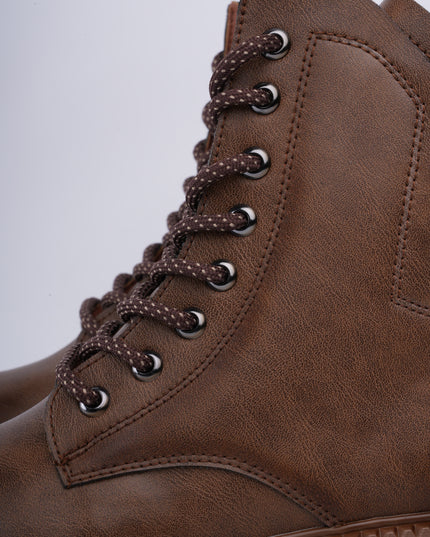 Botines almendra estilo militar