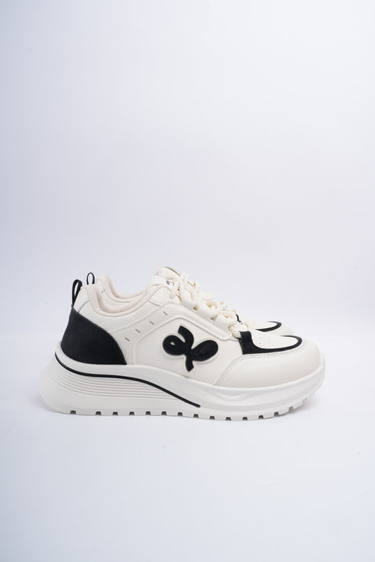 Tenis blancos x diseño negro