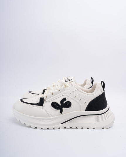 Tenis blancos x diseño negro