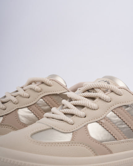Tenis con diseño kaki