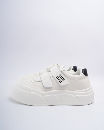 Tenis blancos x negro y velcro