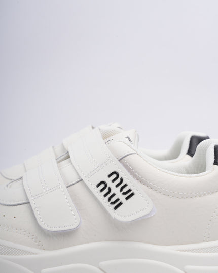 Tenis blancos x negro y velcro
