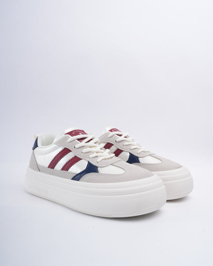 Tenis con diseño rojo x azul