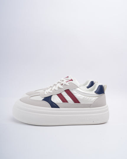 Tenis con diseño rojo x azul
