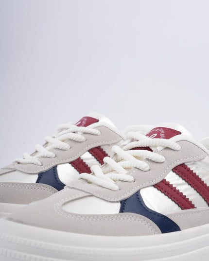 Tenis con diseño rojo x azul