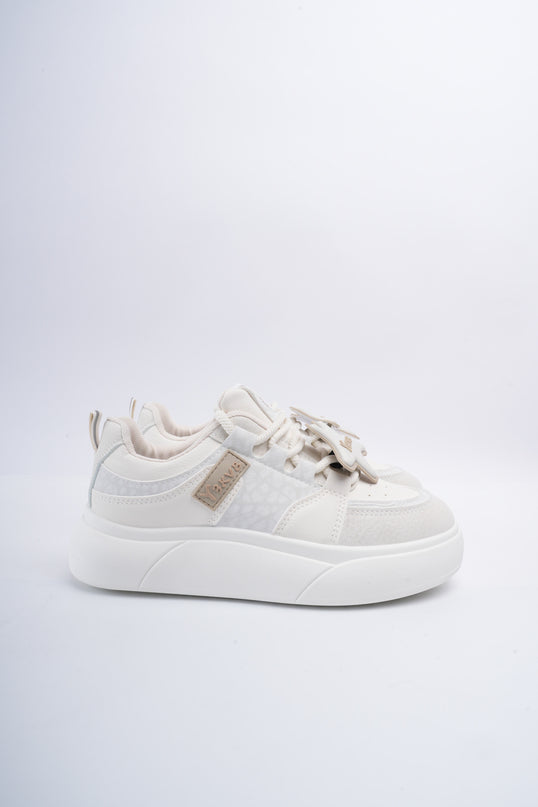 Tenis crema y accesorios