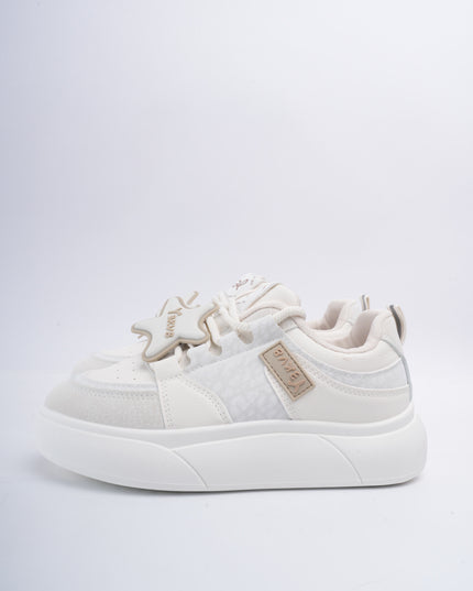 Tenis crema y accesorios
