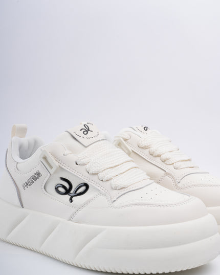 Tenis blancos x detalle logo negro