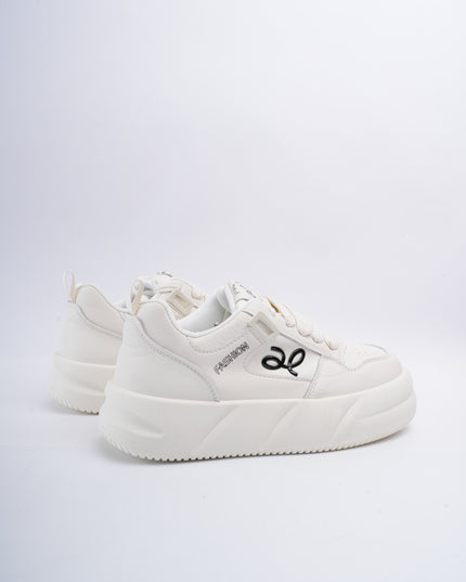 Tenis blancos x detalle logo negro