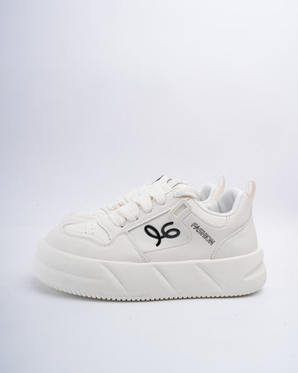 Tenis blancos x detalle logo negro