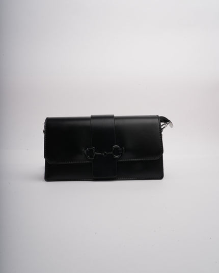 Bolso pequeño negro con cadena