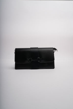 Bolso pequeño negro con cadena