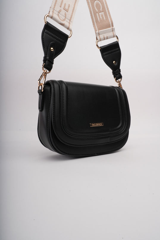 Bolso negro con correa ajustable