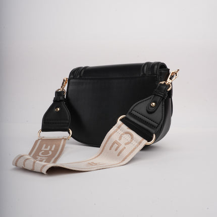 Bolso negro con correa ajustable