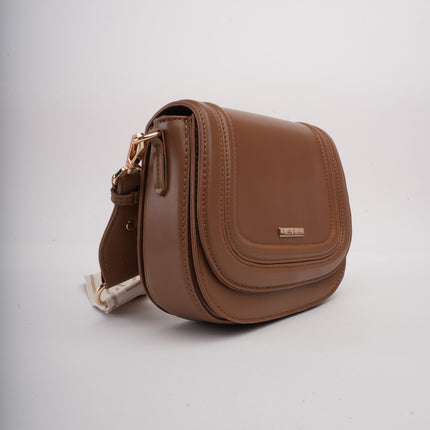 Bolso café con correa ajustable