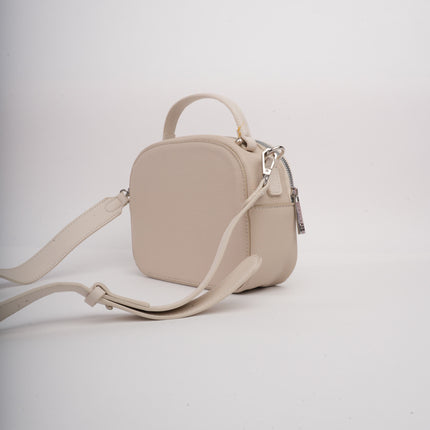 Bolso beige mediano sencillo