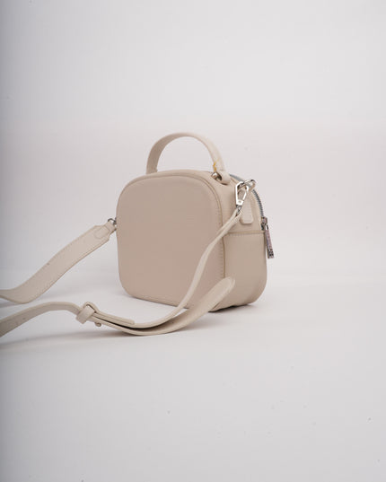 Bolso beige mediano sencillo