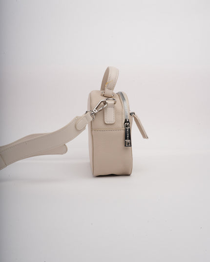 Bolso beige mediano sencillo