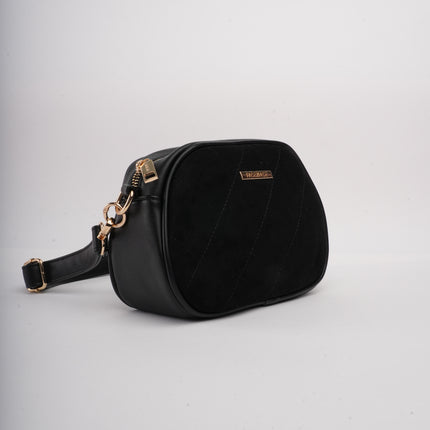 Bolso negro acolchado x grabado