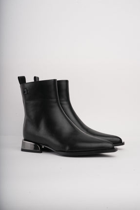 Botines negros bajos x tacón brillante