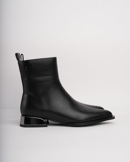 Botines negros bajos x tacón brillante