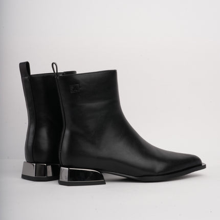 Botines negros bajos x tacón brillante