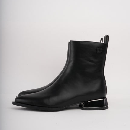 Botines negros bajos x tacón brillante