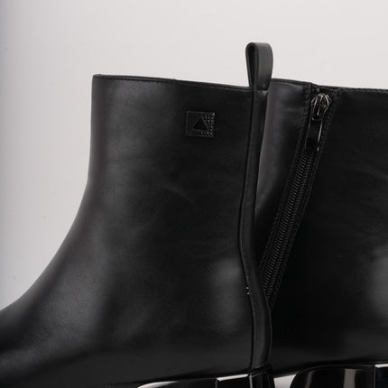 Botines negros bajos x tacón brillante