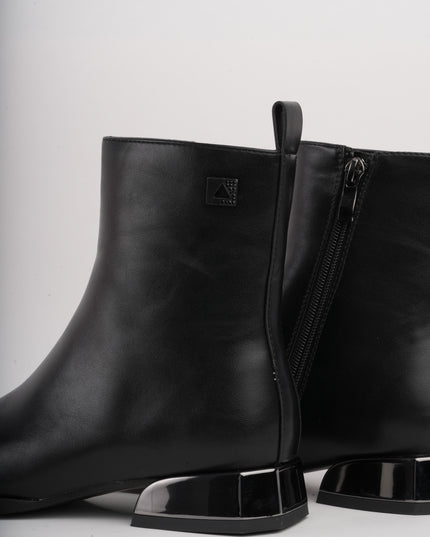 Botines negros bajos x tacón brillante