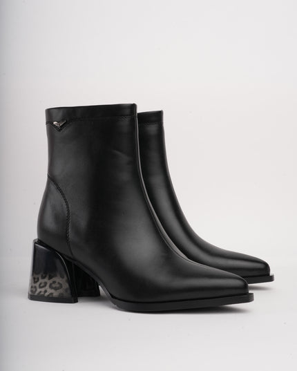 Botines negros básicos x tacón animal print