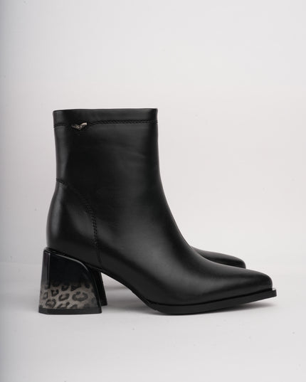 Botines negros básicos x tacón animal print
