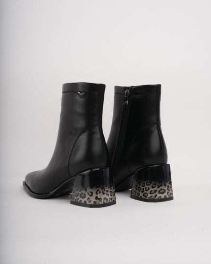 Botines negros básicos x tacón animal print