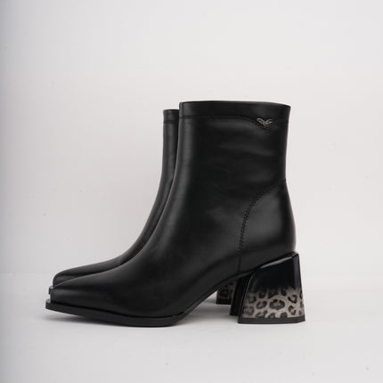 Botines negros básicos x tacón animal print