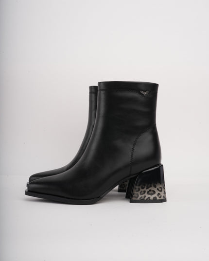 Botines negros básicos x tacón animal print