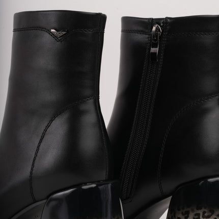 Botines negros básicos x tacón animal print