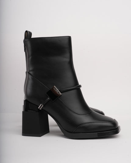 Botines negros altos x detalle correa