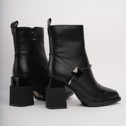 Botines negros altos x detalle correa