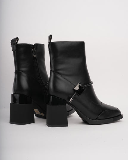 Botines negros altos x detalle correa