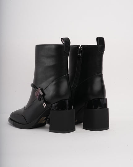 Botines negros altos x detalle correa