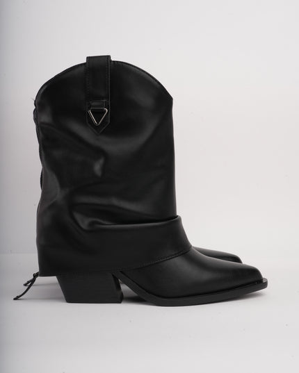 Botas negras texanas con caña arrugada