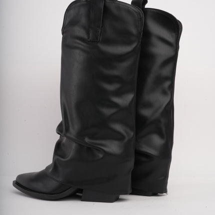 Botas largas negras corrugadas