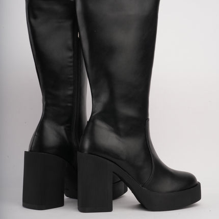 Botas altas tipo bratz negras