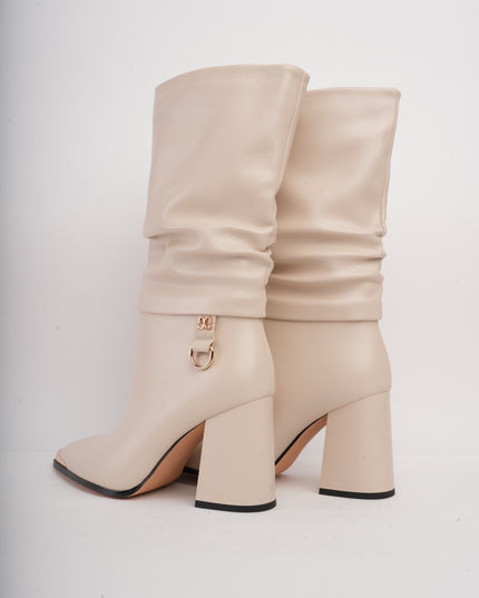 Botas de tacón beige corrugadas x hebilla