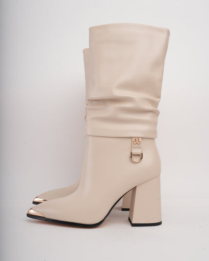 Botas de tacón beige corrugadas x hebilla