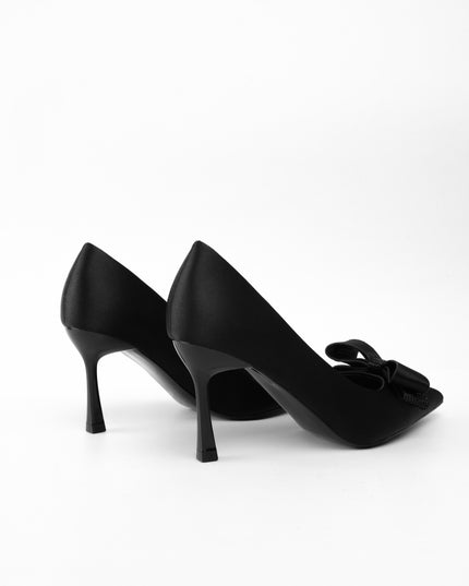 Tacón negro alto moño