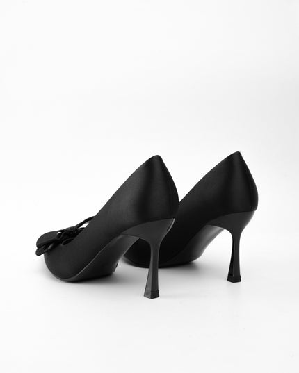 Tacón negro alto moño