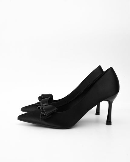 Tacón negro alto moño