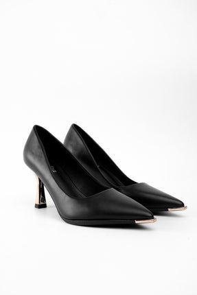 Tacón negro x detalles dorados