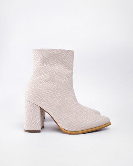 Botines de tacón beige tipo tela