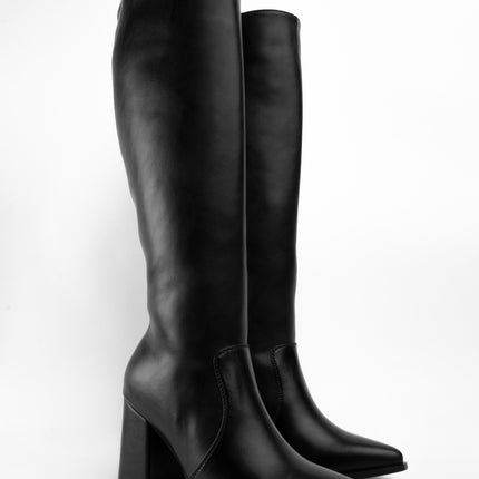 Bota larga negra puntuda